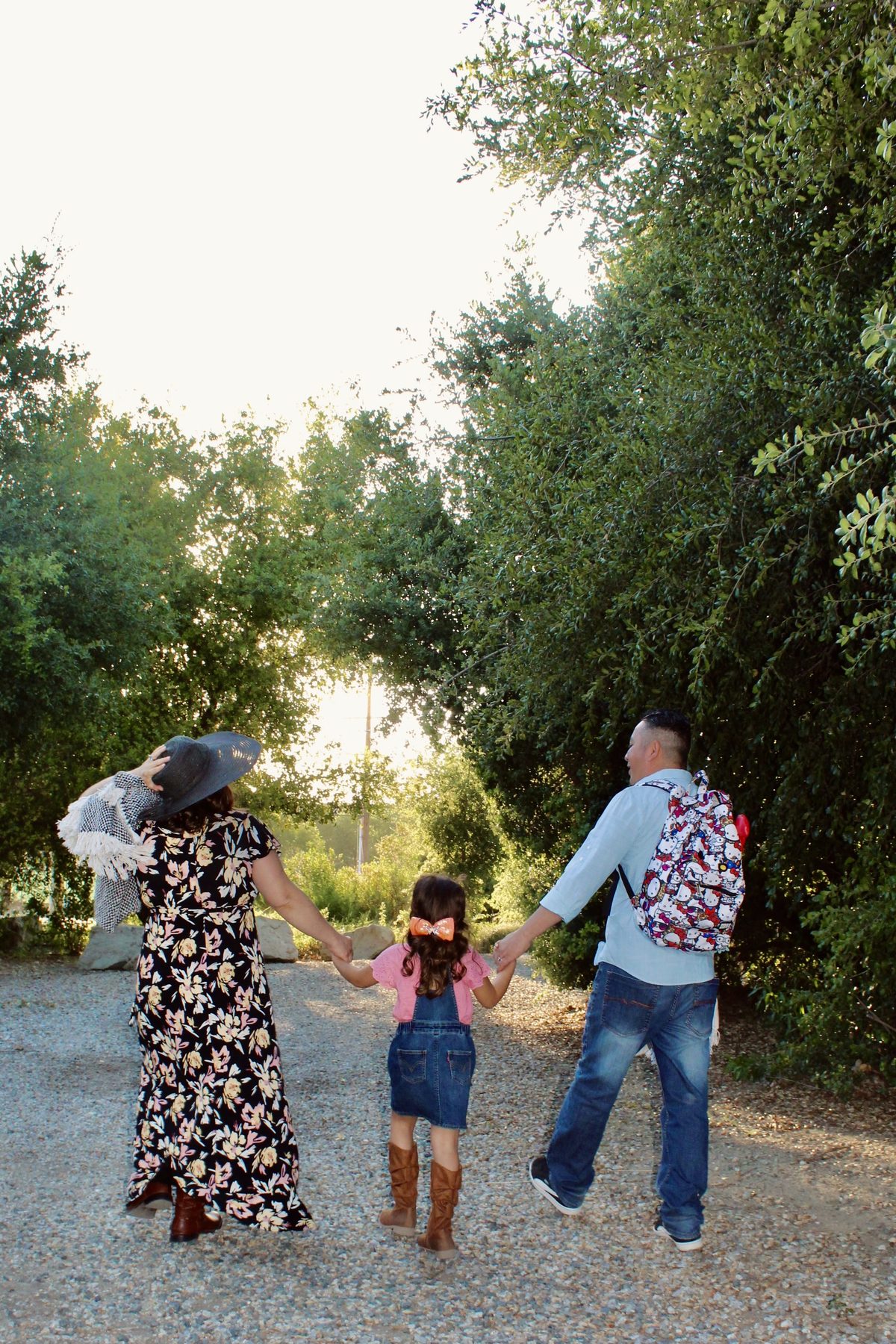 Couples portrait — golden hour kiss